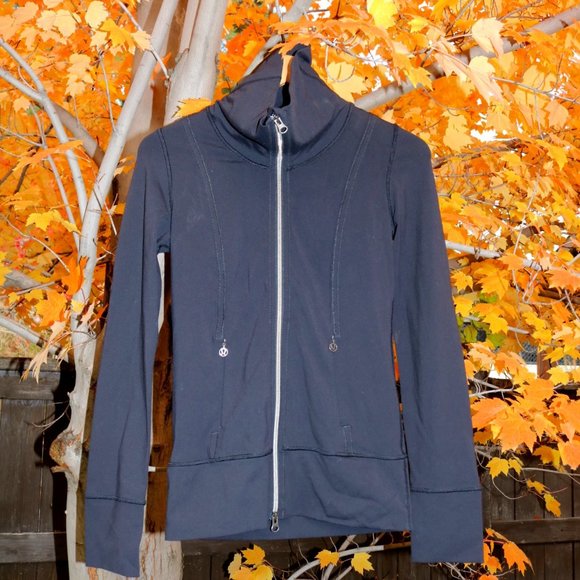 lululemon athletica Jackets & Blazers - Lululemon full zip thick and stretchy sweater/jacket sz 2
